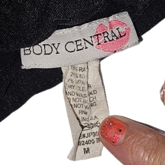 High-Waisted Body Central shorts with mesh trimming - Picture 3 of 3